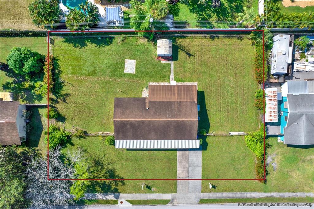 Double lot - house in the center