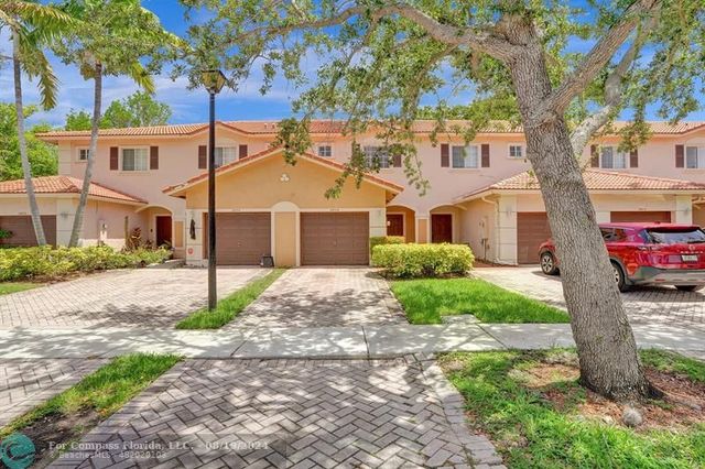 $424,500 | 8806 South Isles Circle | Tamarac