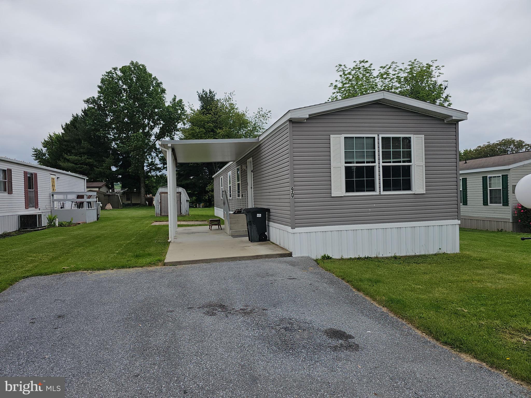 a view of a house with backyard and trees