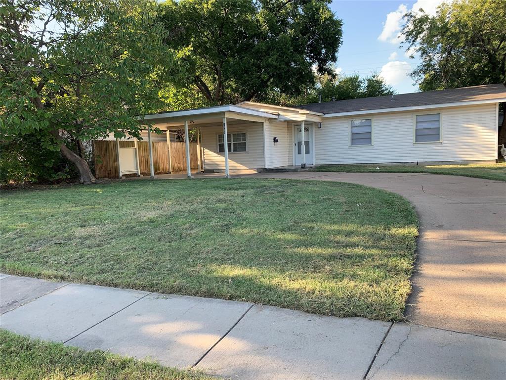 a view of a house with a backyard