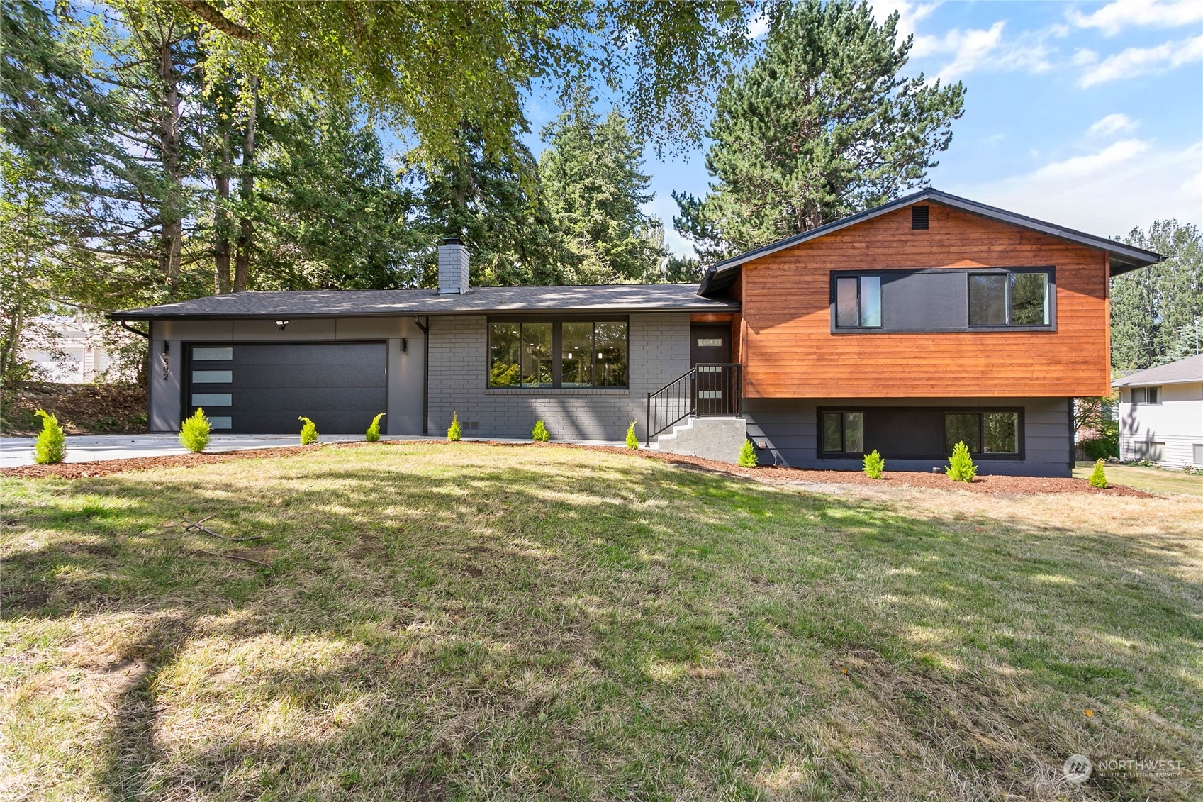 a house view with a outdoor space