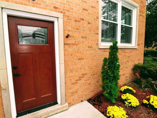 $2,095 | 9003 Bronx Avenue, Unit 1N | Skokie