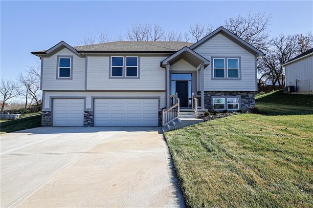 $419,900 | 204 Southwest Nelson Drive | Countryside at Farms