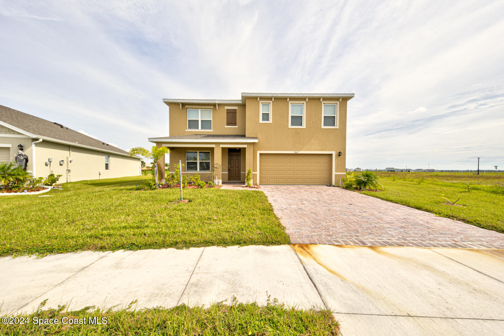 a view of house with yard