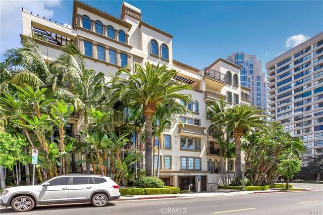 $8,800 | 10795 Wilshire Boulevard, Unit 401 | Westwood