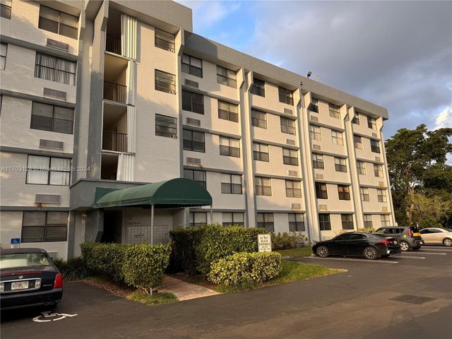 $1,450 | 2501 Riverside Drive, Unit 503A | Holiday Springs