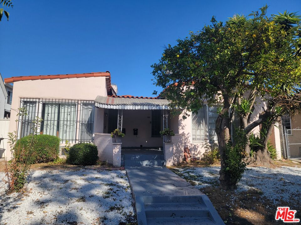 a view of a house with backyard and sitting area