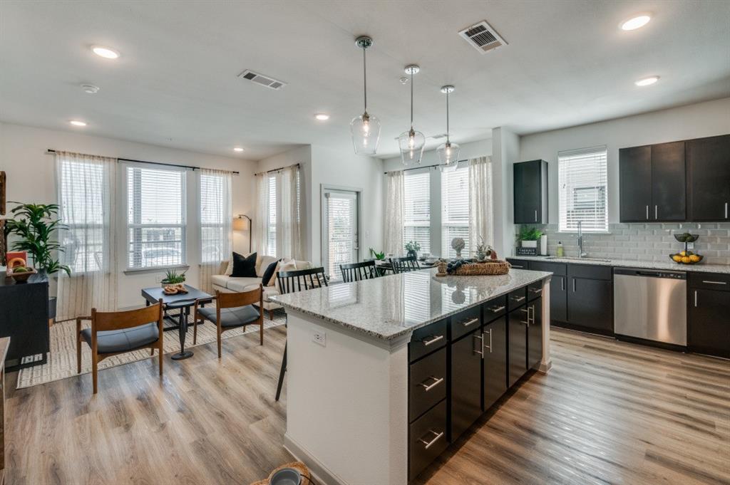 a large kitchen with kitchen island a large island in it