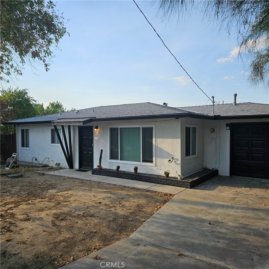 a view of a house with a outdoor space