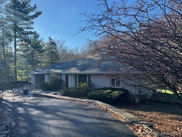 $579,900 | 39 Ferncliff Drive | West Hartford