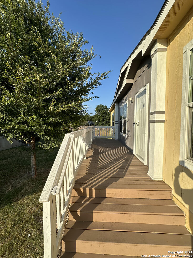 a view of entryway and hall