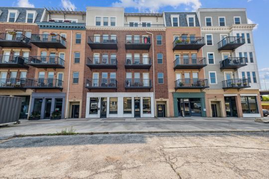 $309,900 | 348 River Street, Unit 3405 | Lemont