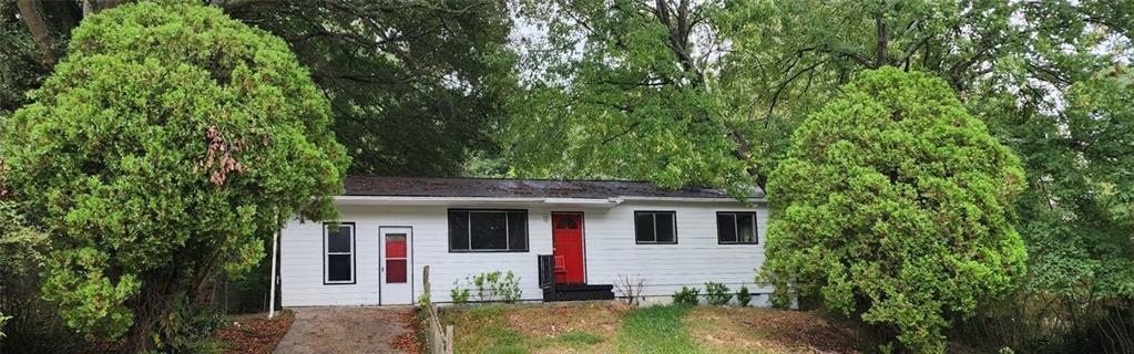 a front view of house with yard