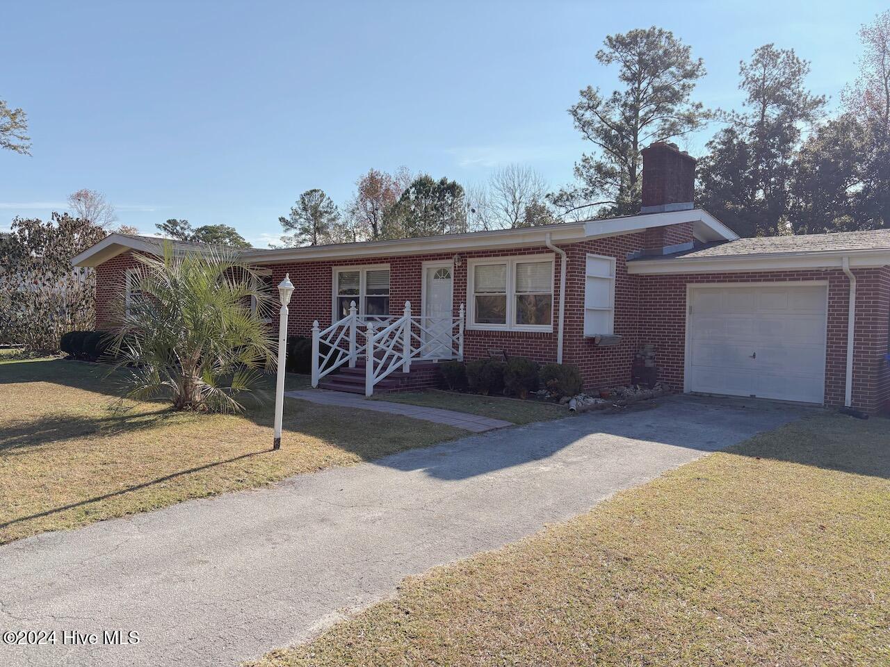 2112 S. Lakeview Dr. Newport, NC