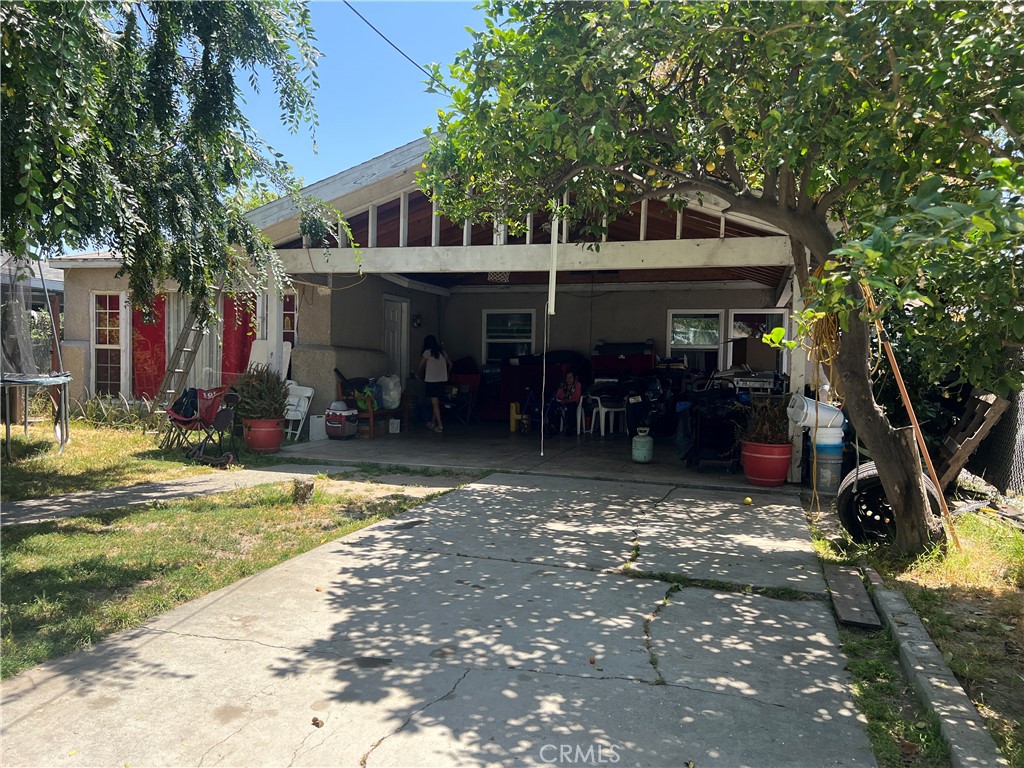 a view of a chairs and tables in the patio yard