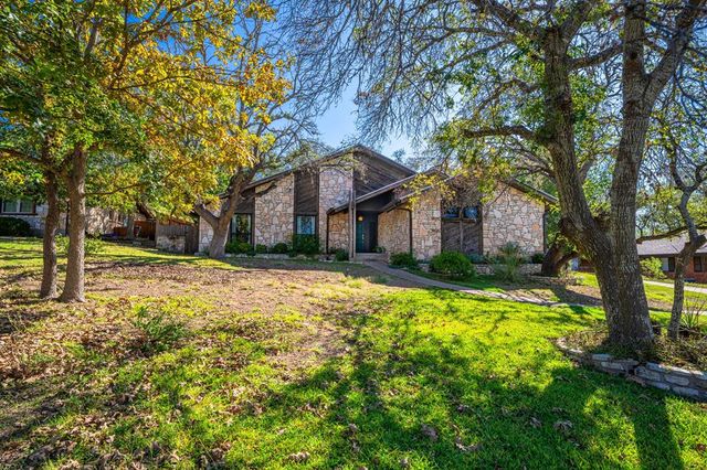 $380,000 | 411 Forest Ridge Drive | Kerrville