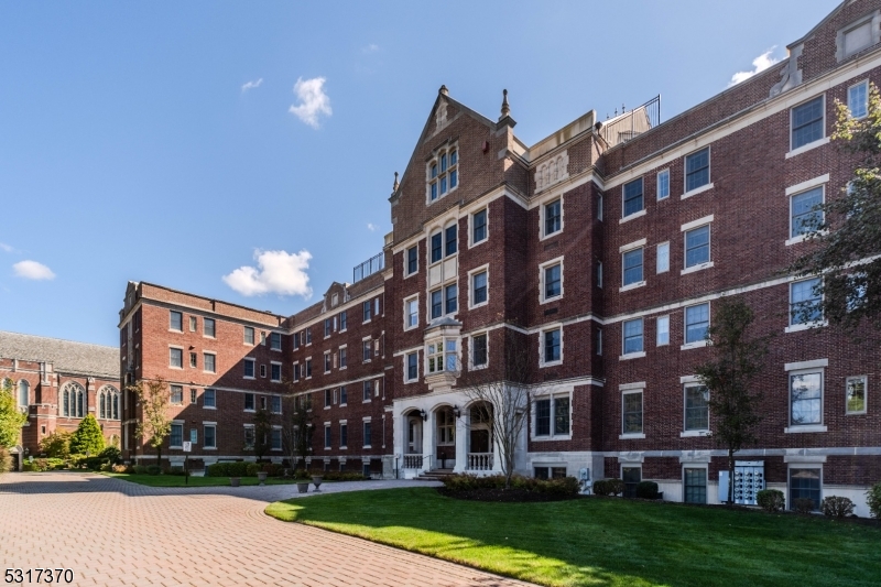 a view of building with yard