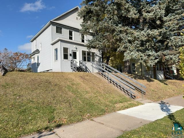 View of front facade with a front yard