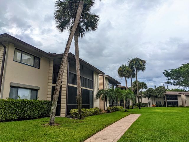 $149,900 | 15492 Lakes Of Delray Boulevard, Unit 208 | Kings Point