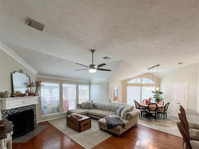 $385,000 | 2610 Leroy Street | Pearland