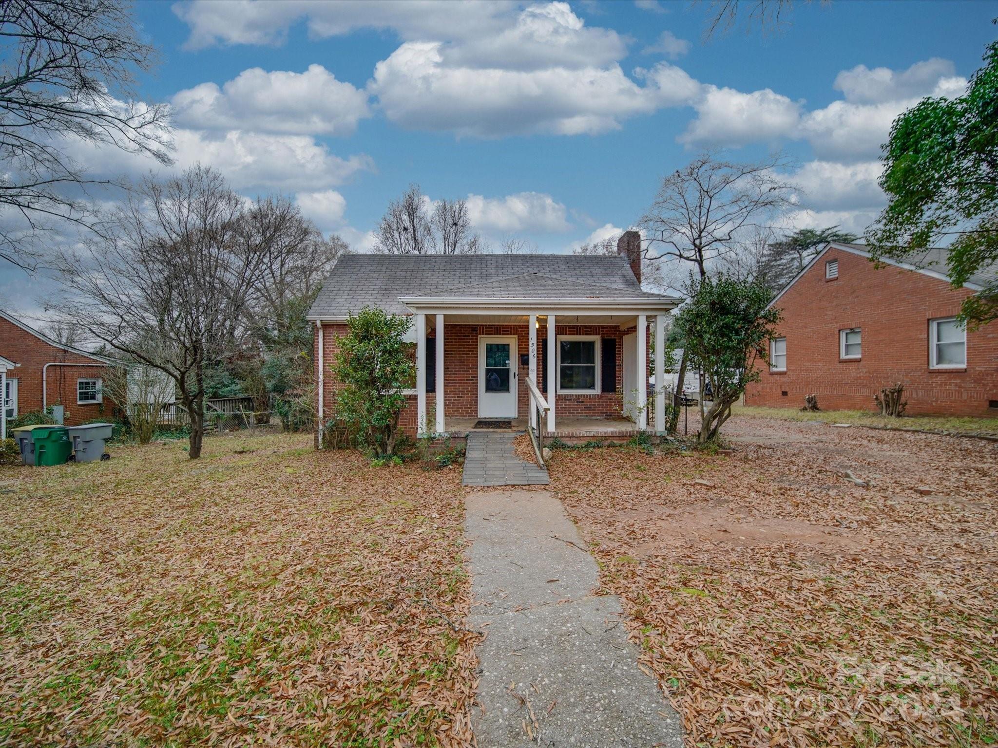 a view of a yard in front of a house