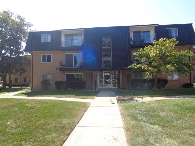 $164,900 | 4909 West 109th Street, Unit 203 | Oak Lawn