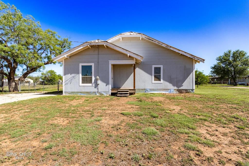 a front view of house with yard