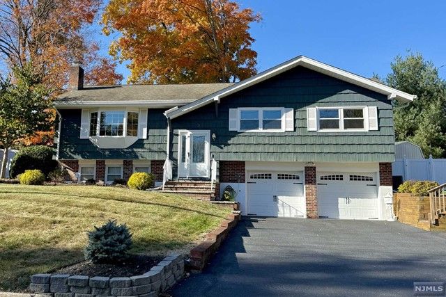 $755,000 | 3 Terry Court | Pascack Valley