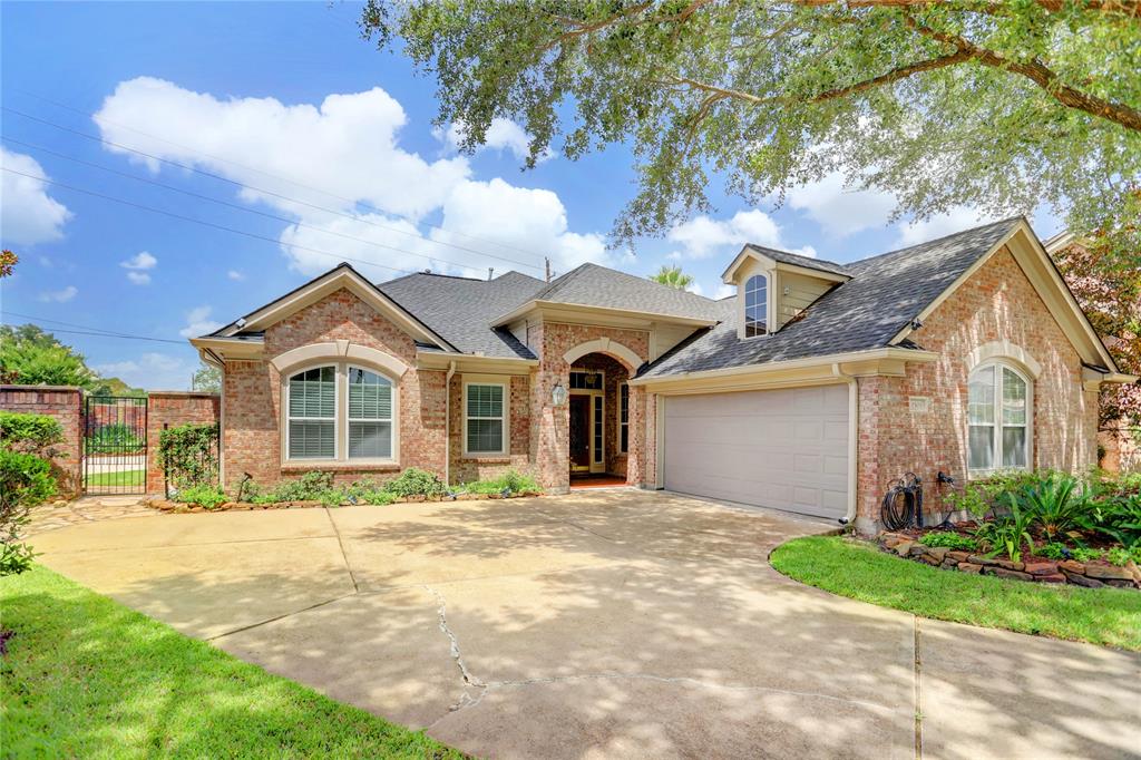 Welcome to 1503 Sheltons Bend Ct, a 1 story 3 bedroom 2 bath home on a cul de sac in the gated The Courts section of Parkway Villages.