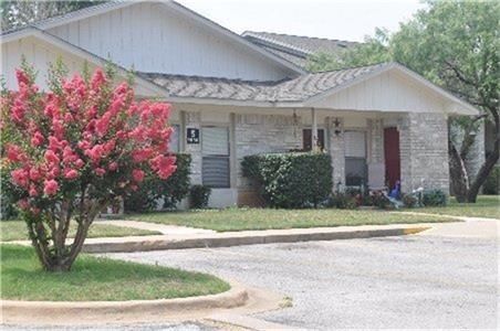 $550 | 1100 West Haynie Street | Llano