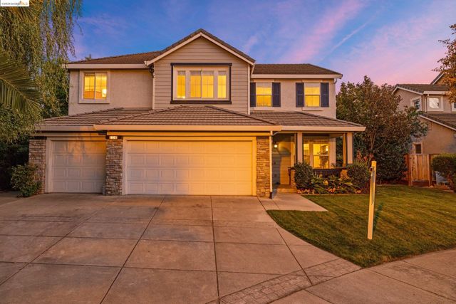 $969,995 | 1330 Panwood Court | Laurelwood Estates