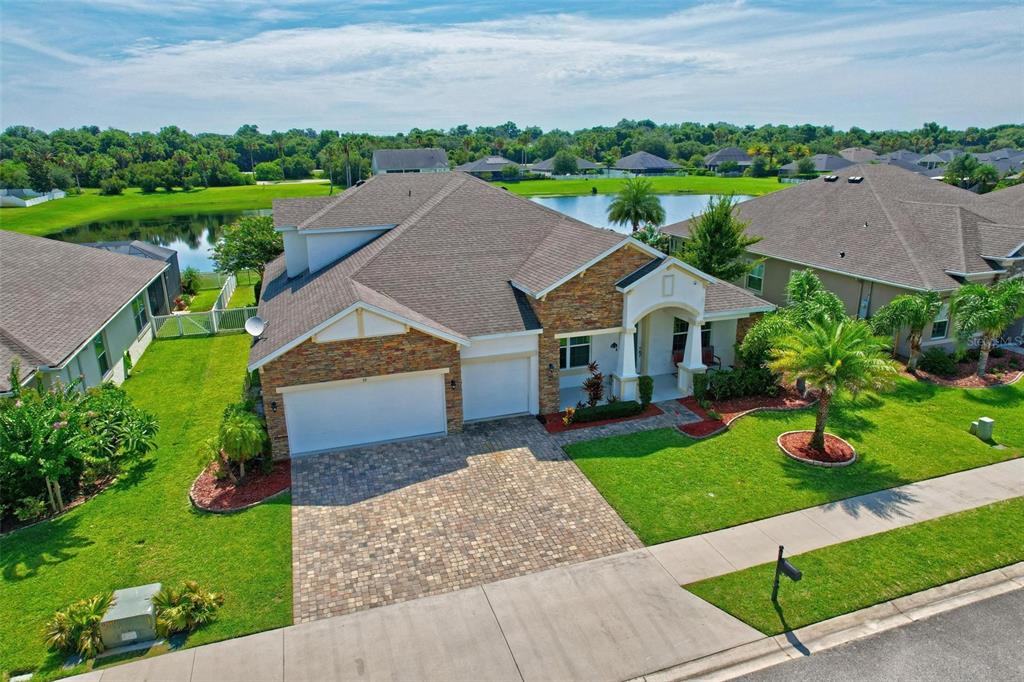 Front elevation with the lake on the back.