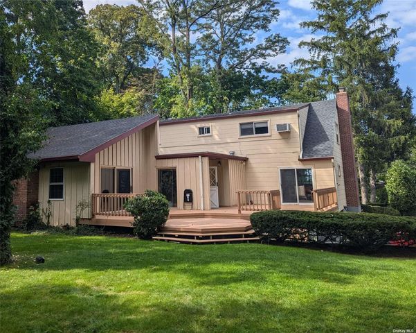 $1,898,000 | 2 Stonytown Road | Plandome Manor