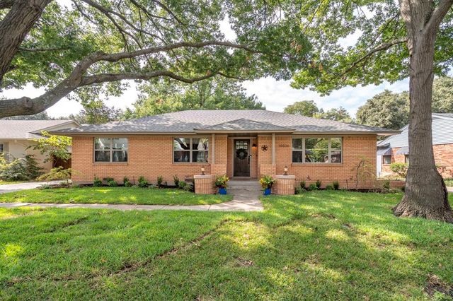 $675,000 | 10036 Lakemere Drive | Lake Ridge Estates North