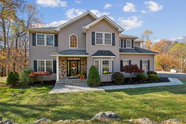 $700,000 | 7 Stonehedge Lane | Lake Mohawk