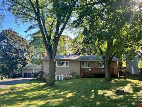 a view of a house with a yard