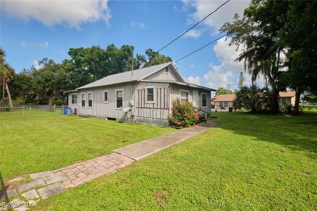 $300,000 | 2255 South Olga Drive | Fort Myers Shores