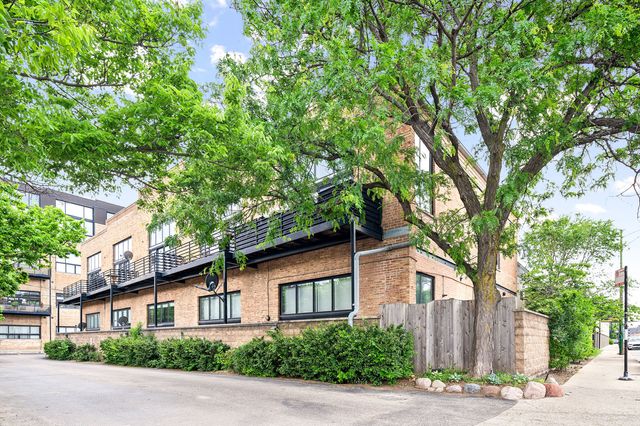 $505,000 | 2620 North Clybourn Avenue, Unit 101 | Lincoln Park