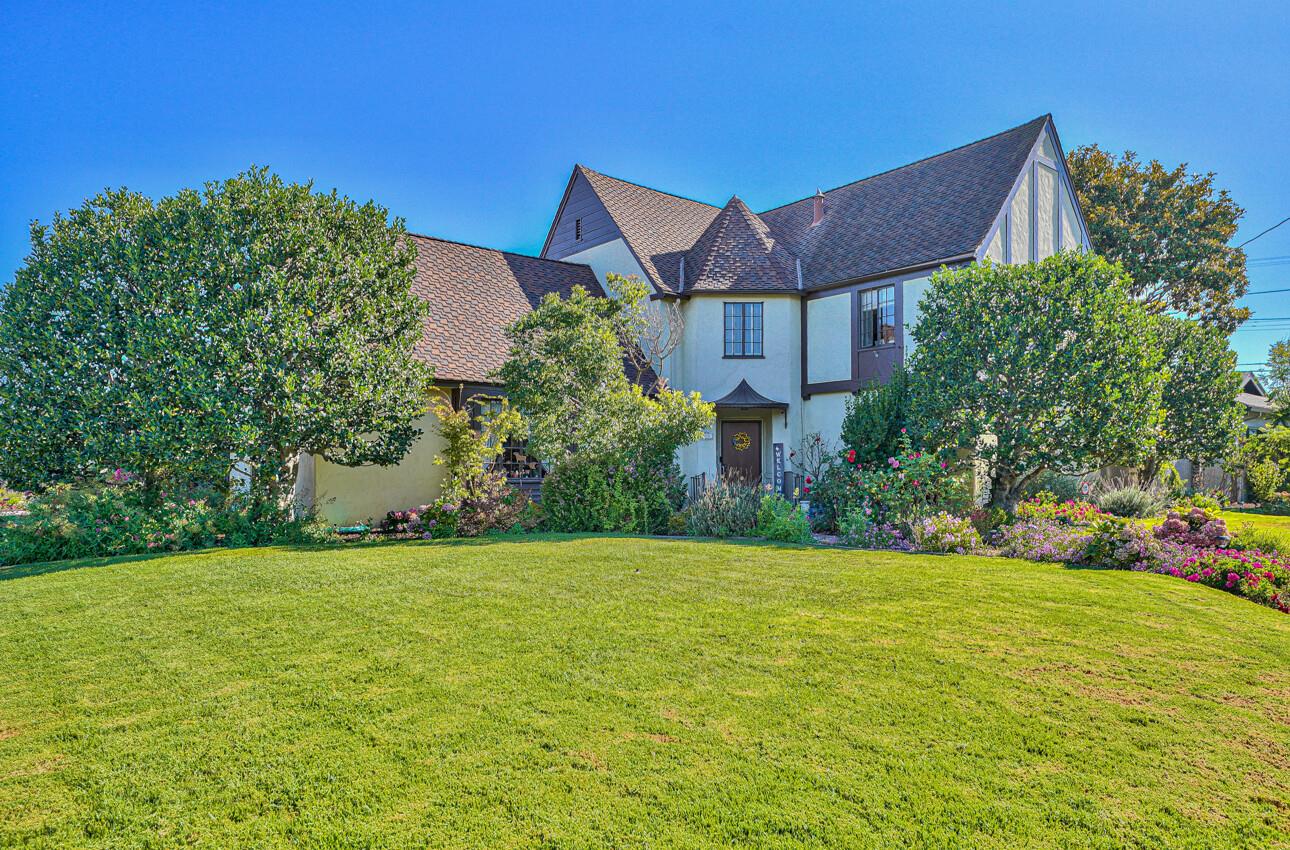 a view of a house with a yard and plants