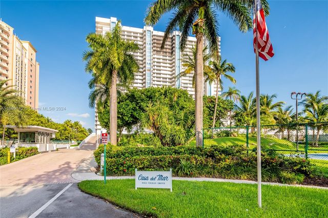 $915,000 | 881 Ocean Drive, Unit L2 | Key Biscayne