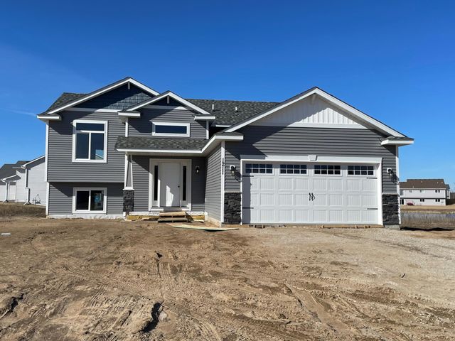 $329,500 | 600 South Brookview Lane | Isanti