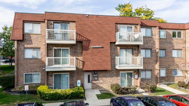 $139,900 | 703 West Central Road, Unit C1 | Mount Prospect