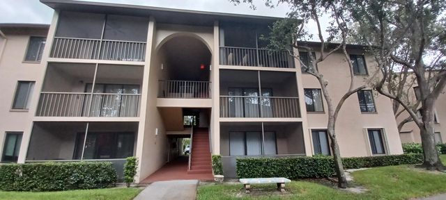 $1,950 | 205 Foxtail Drive, Unit B2 | Greenacres