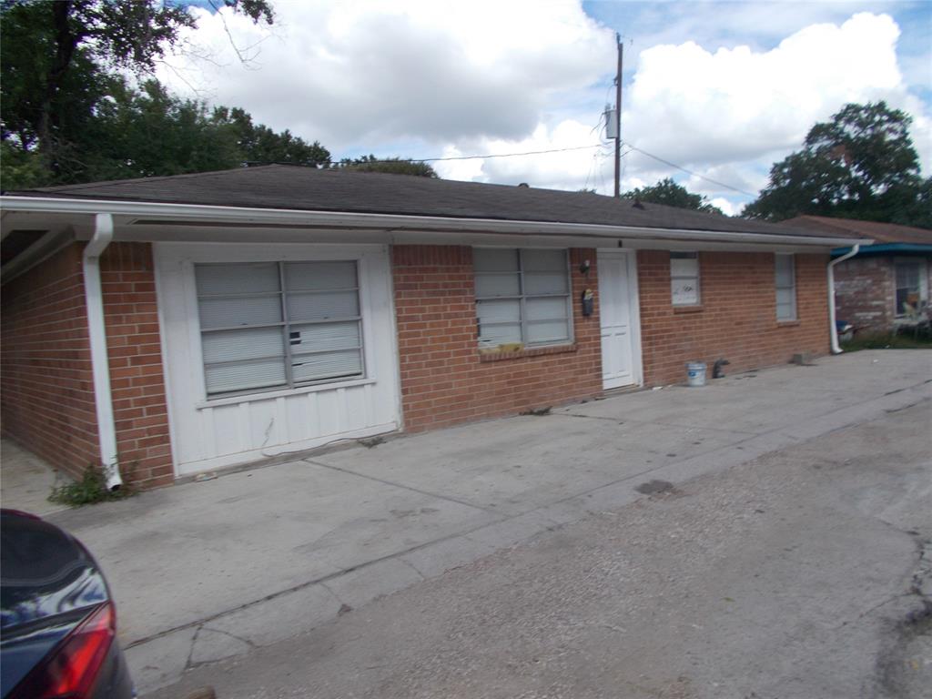 a view of a house with a garage