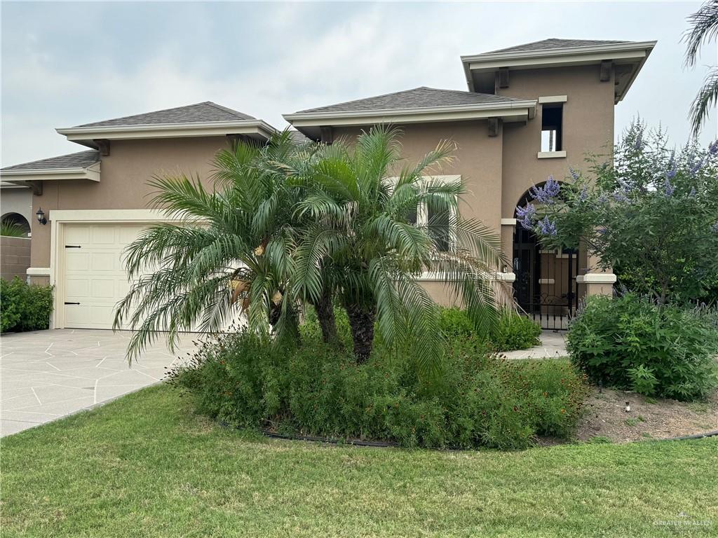 a view of a back yard of the house