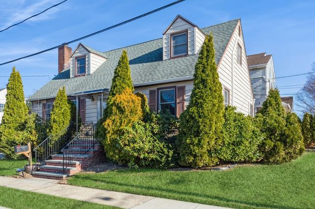 $788,888 | 243 Locust Street | Floral Park