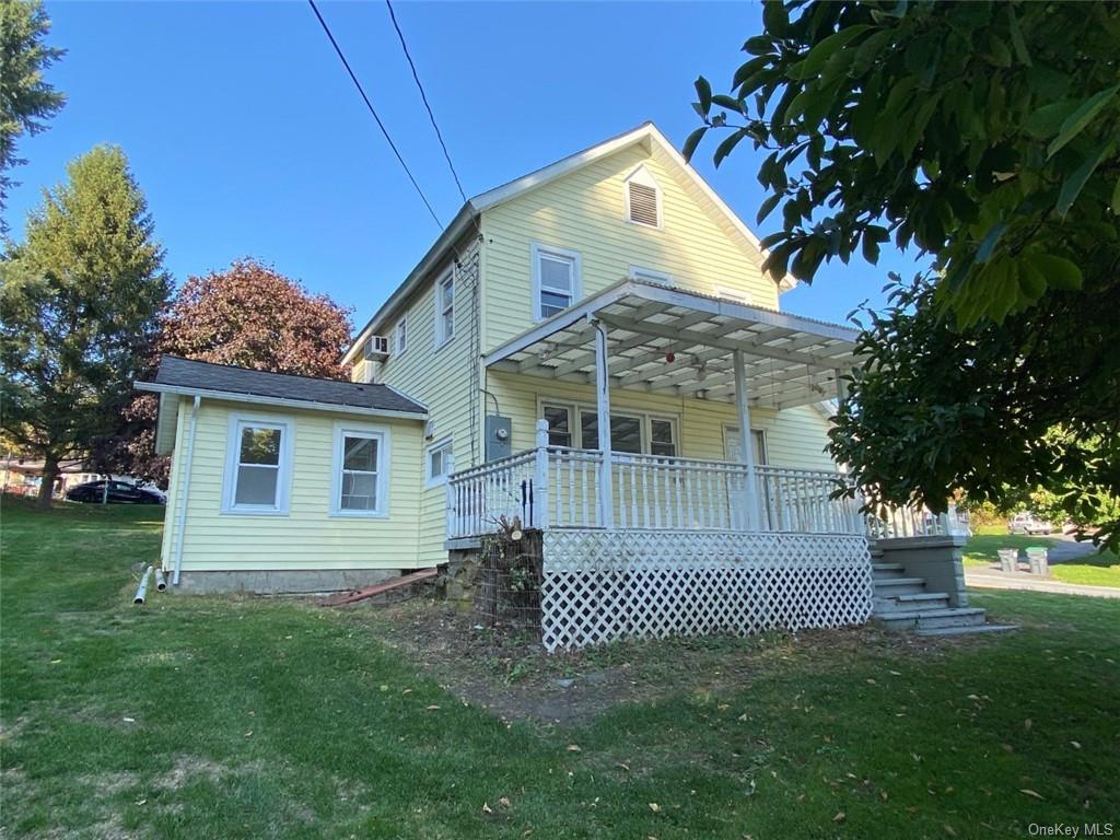 a view of a house with a yard