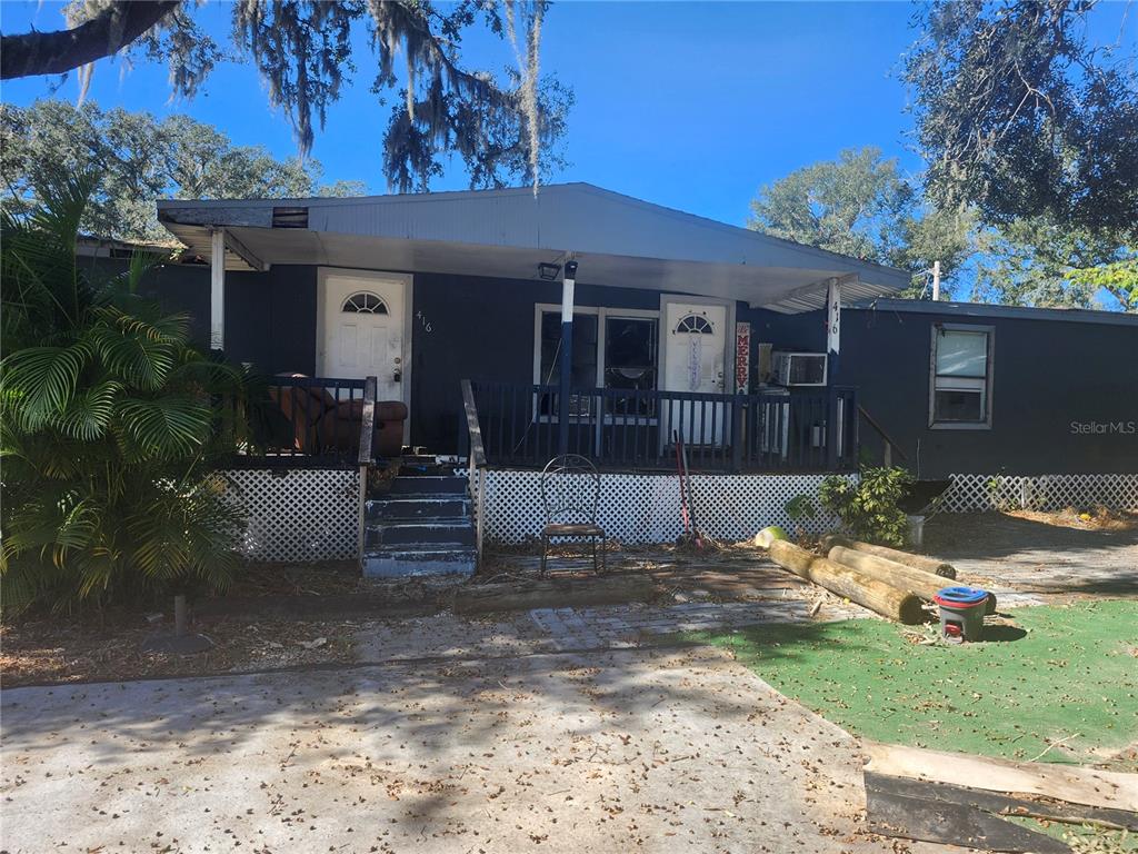 a view of a house with a yard