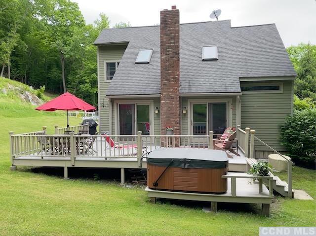 a view of a house with backyard and sitting area