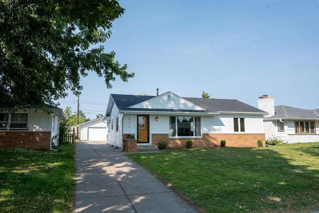 $369,500 | 926 West 61st Street | Windom